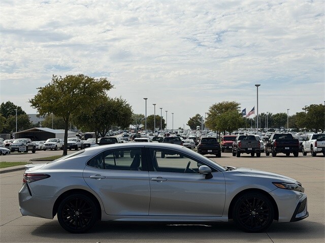 2023 Toyota Camry SE photo 3