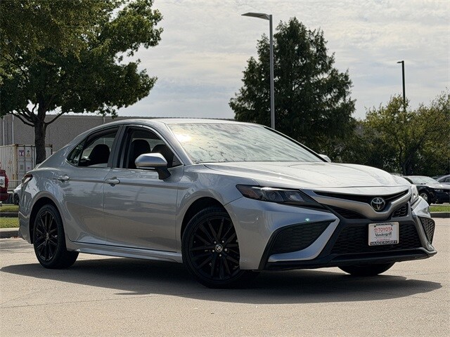 2023 Toyota Camry SE photo 2