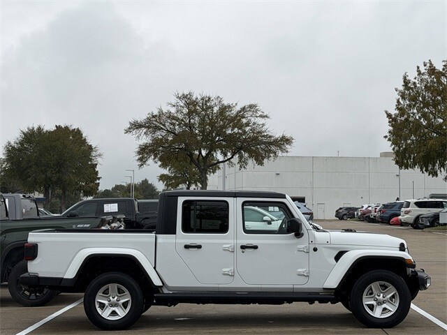 2022 Jeep Gladiator Sport photo 2