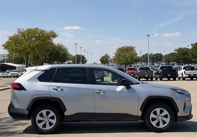 2024 Toyota RAV4 LE photo 3