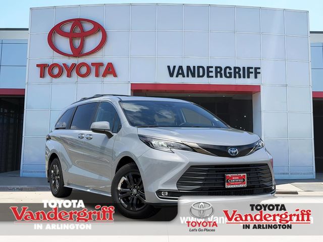 2024 Toyota Sienna Woodland Edition Hybrid AWD's photo