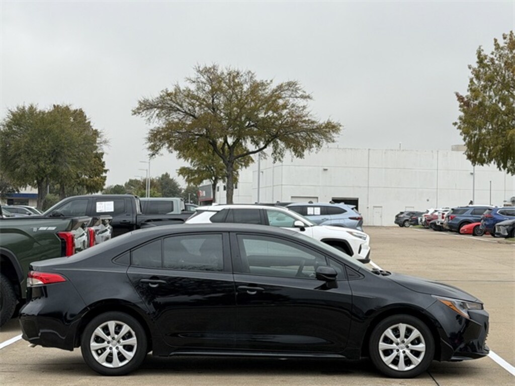 Used 2025 Toyota Corolla LE Sedan
