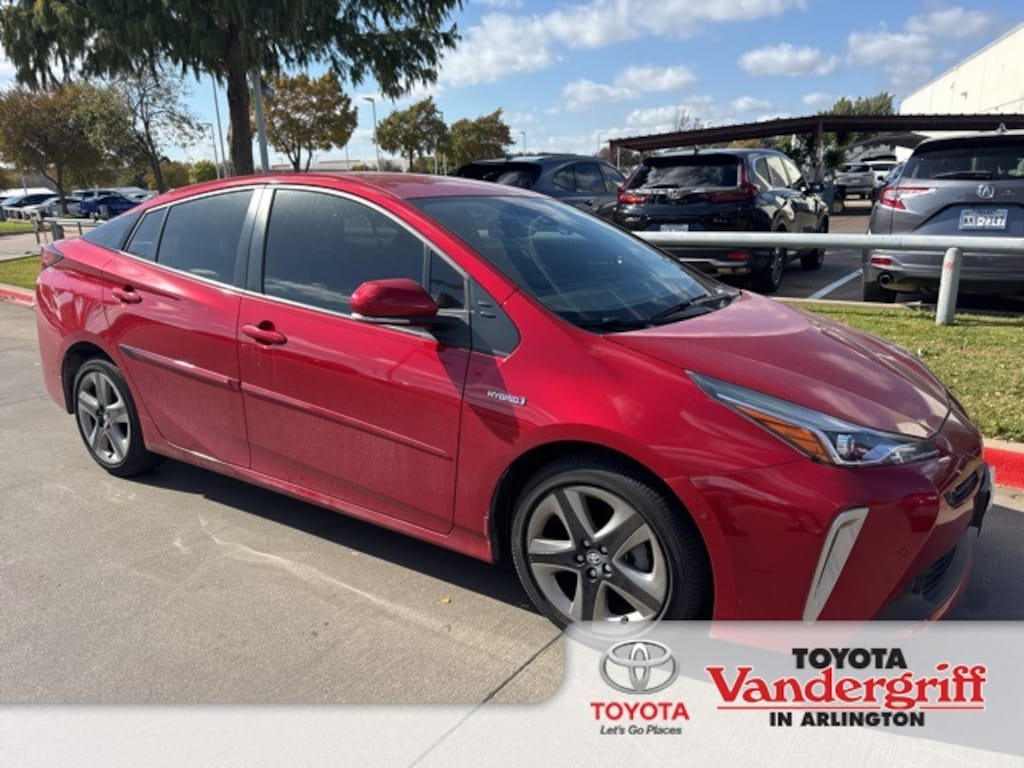 Used 2022 Toyota Prius L Hatchback