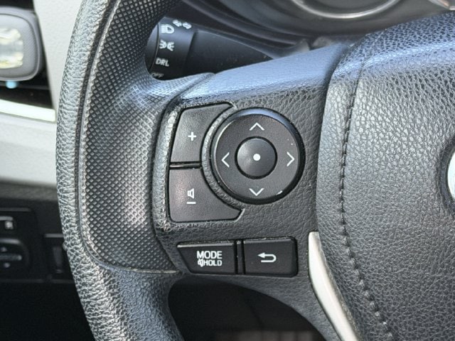 2016 Toyota Corolla LE - Photo 13