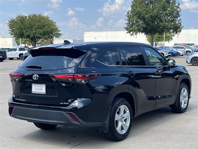 2024 Toyota Highlander LE photo 3