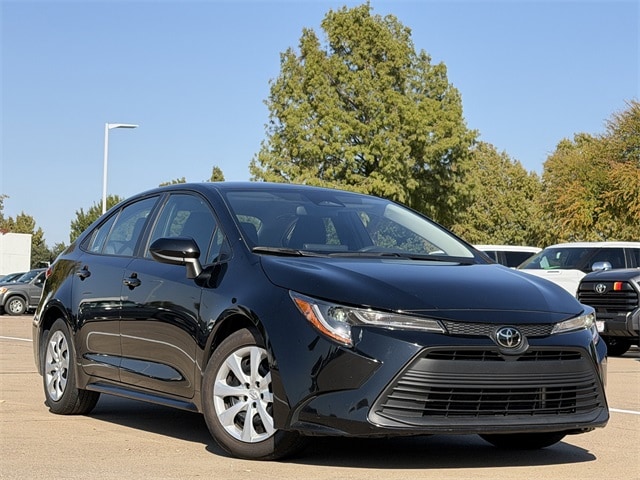 Used 2024 Toyota Corolla LE with VIN 5YFB4MDE6RP092020 for sale in Northfield, Minnesota