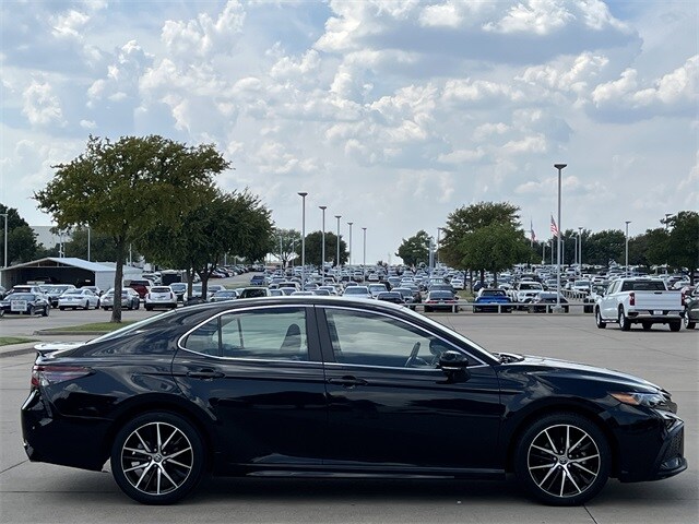 2023 Toyota Camry SE photo 2