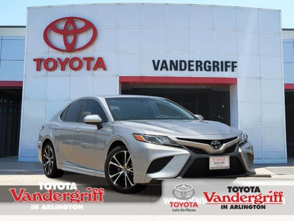 Used 2018 Toyota Camry SE Sedan