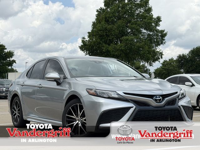 2024 Toyota Camry SE's photo