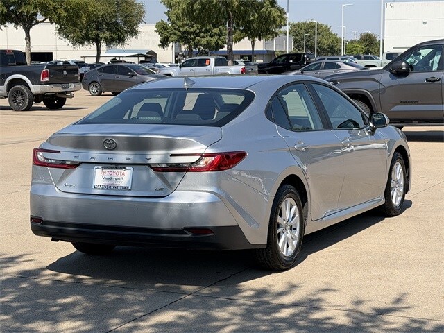 2025 Toyota Camry SE photo 3