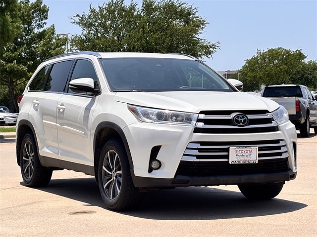 Used 2019 Toyota Highlander XLE with VIN 5TDJZRFH5KS576047 for sale in Arlington, TX
