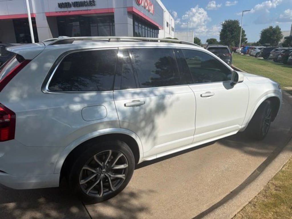 Used 2017 Volvo XC90 T6 Momentum SUV