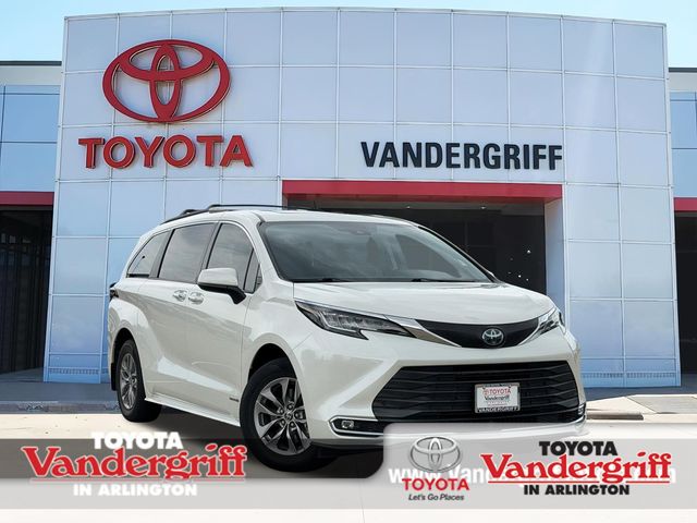 2021 Toyota Sienna XLE 8-Passenger Hybrid FWD's photo