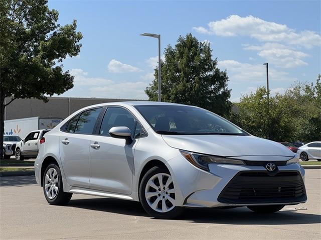 2024 Toyota Corolla LE photo 2