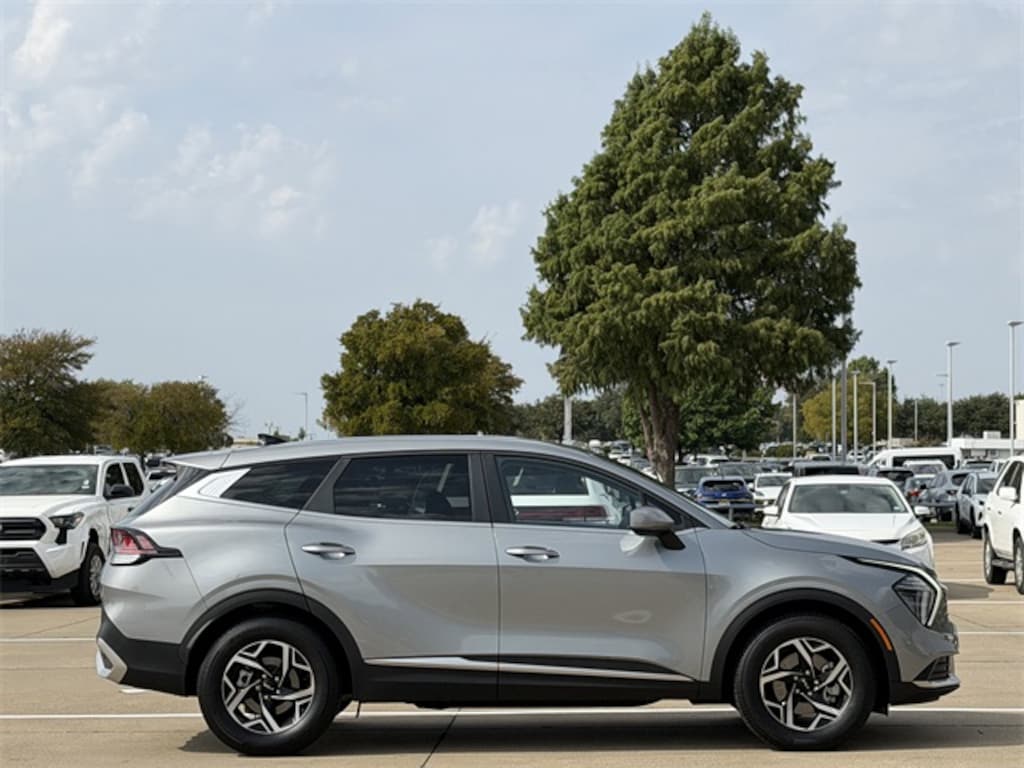 Used 2024 Kia Sportage LX SUV