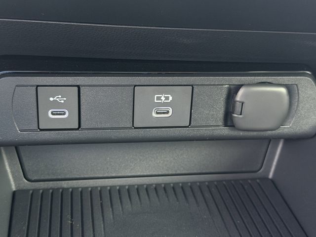 2026 Toyota Prius Plug-in Hybrid SE - Photo 20