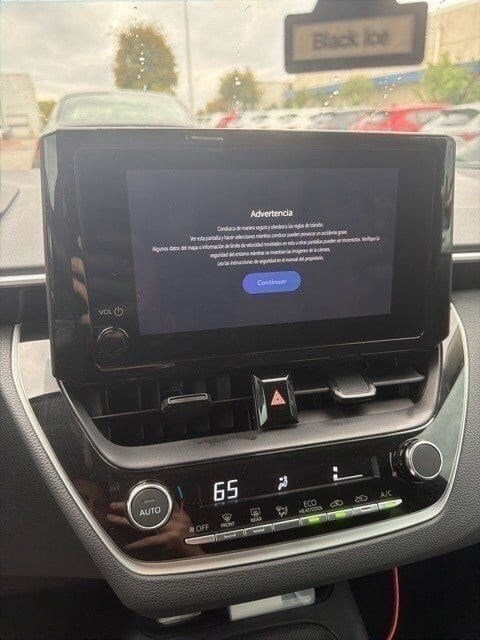 2025 Toyota Corolla LE photo 3