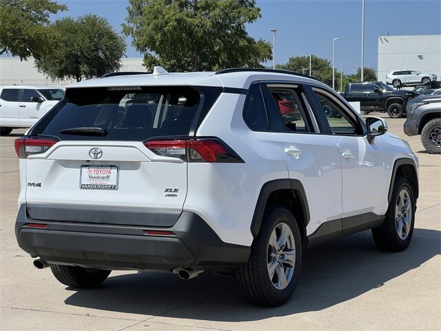 2022 Toyota RAV4 XLE photo 4