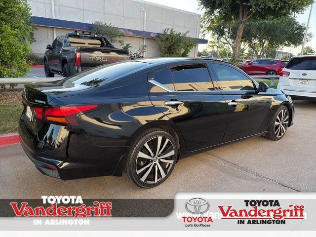 2020 Nissan Altima 2.5 Platinum's photo