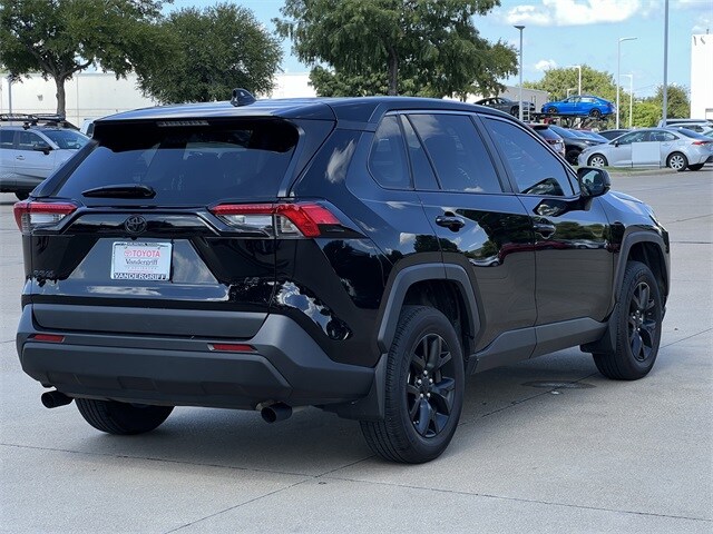 2025 Toyota RAV4 LE photo 4