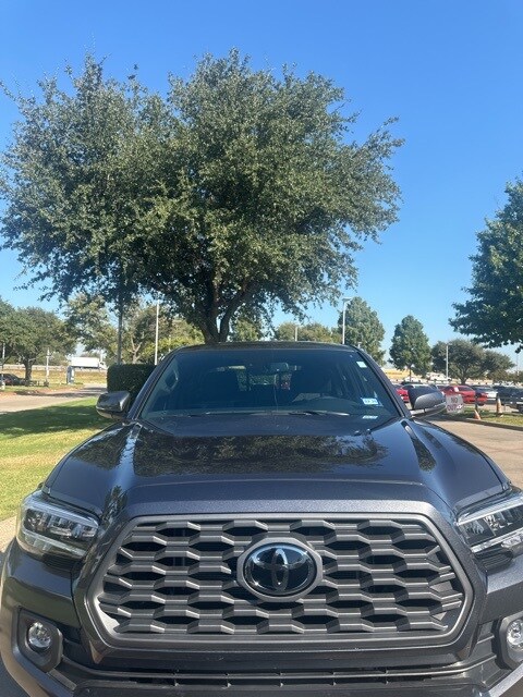 2023 Toyota Tacoma TRD Off-Road photo 3