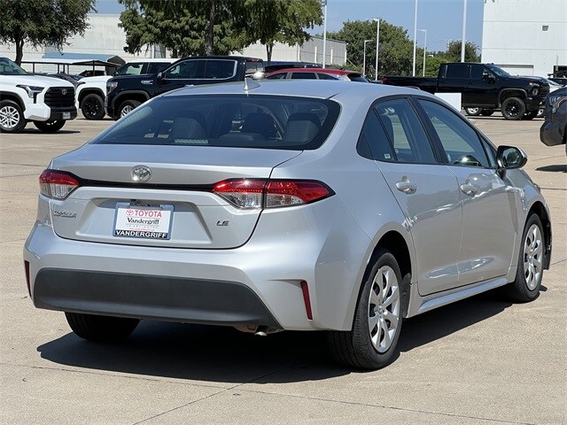 2024 Toyota Corolla LE photo 4