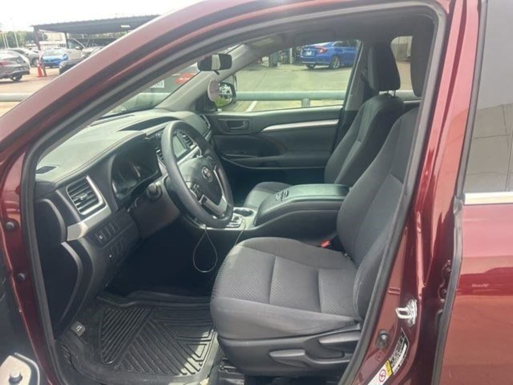 Used 2017 Toyota Highlander LE SUV