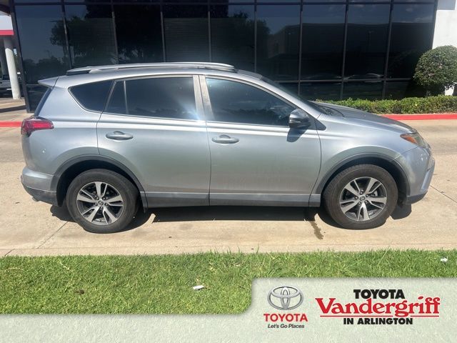 2018 Toyota RAV4 XLE's photo