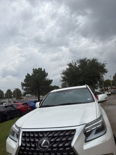 2023 Lexus GX 460 photo 2