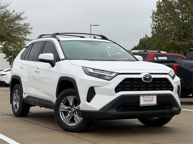 2025 Toyota RAV4 Hybrid XLE photo 2