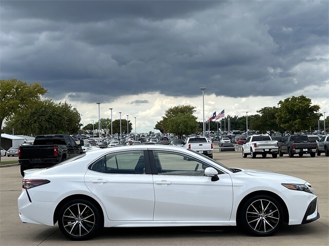 2024 Toyota Camry SE photo 2
