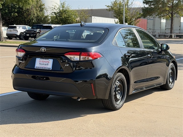 2025 Toyota Corolla LE photo 3