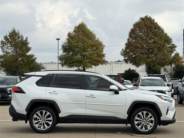 2024 Toyota RAV4 XLE Premium photo 3