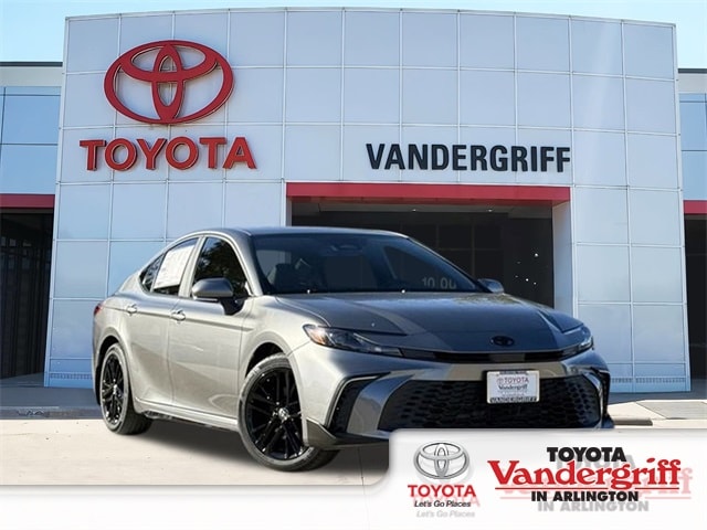 2026 Toyota Camry SE's photo