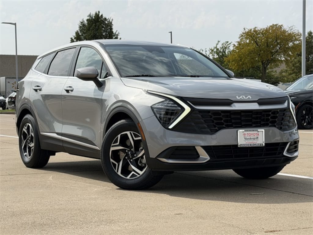 Used 2024 Kia Sportage LX SUV