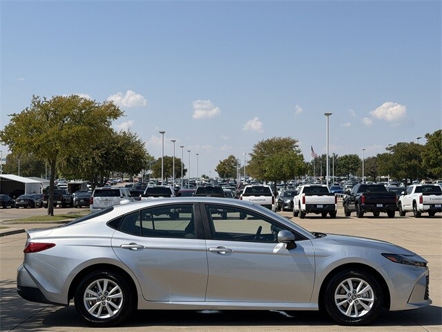 2025 Toyota Camry SE photo 2