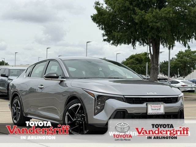 2025 Kia K4 GT-Line AT's photo