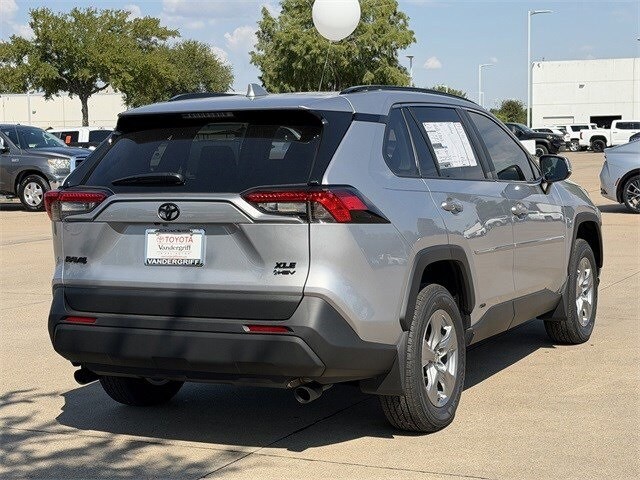 2025 Toyota RAV4 Hybrid XLE photo 4