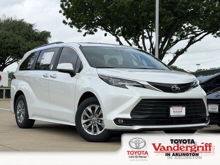 2026 Toyota Sienna XLE 8 Passenger Van Passenger Van