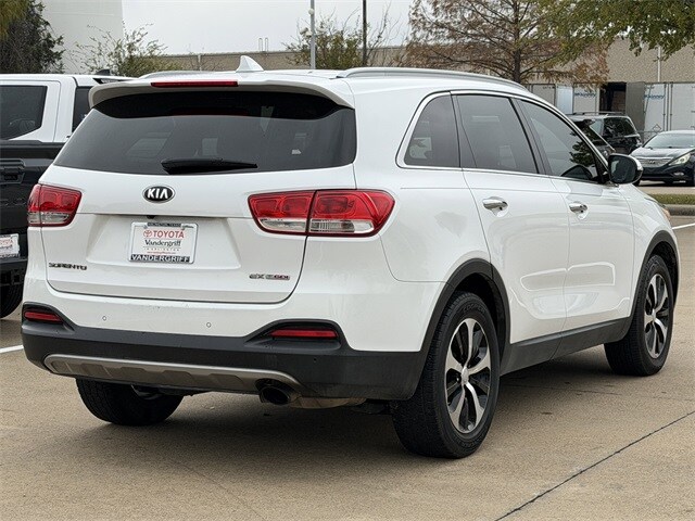 2017 Kia Sorento EX photo 2