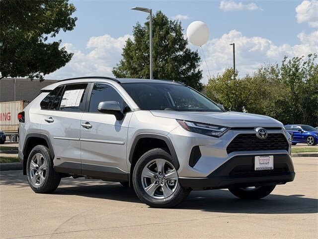 2025 Toyota RAV4 Hybrid XLE photo 2