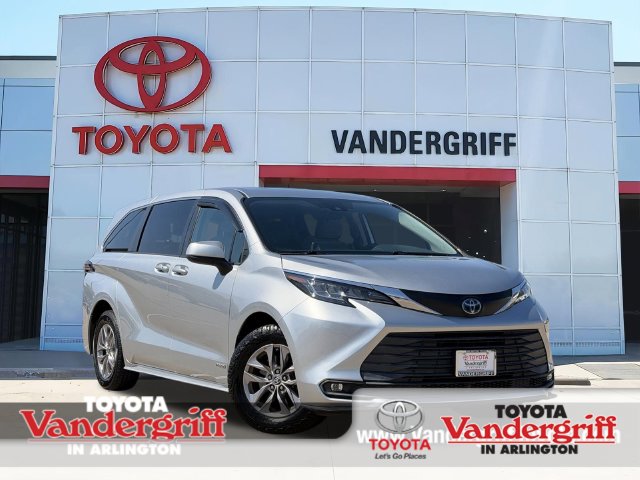 Used 2021 Toyota Sienna LE Van Arlington