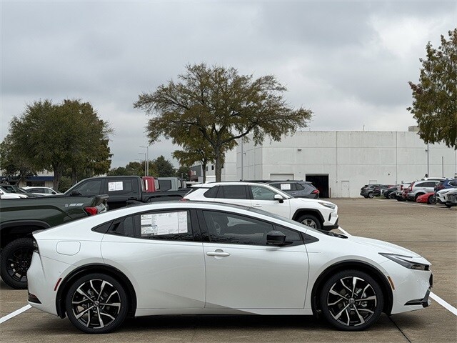 2026 Toyota Prius Plug-in Hybrid XSE Premium photo 3