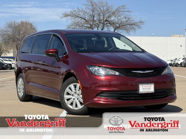 2020 Chrysler Voyager L FWD