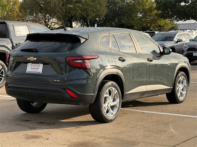 2025 Chevrolet Trax LS photo 3