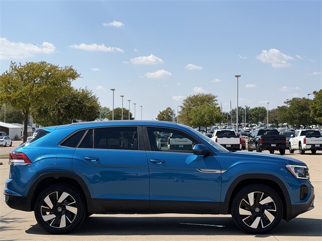 2024 Volkswagen Atlas Cross Sport SE Technology photo 3