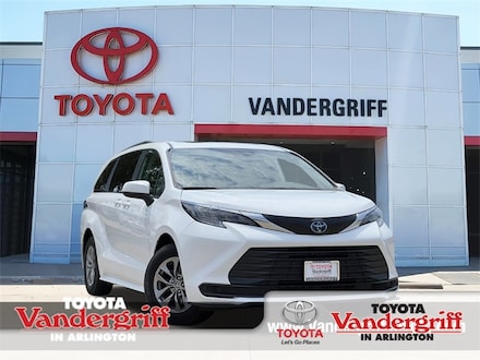 2024 Toyota Sienna LE Van Passenger Van