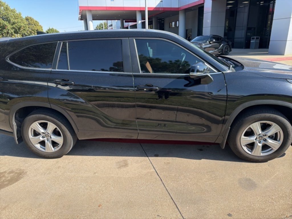 Used 2023 Toyota Highlander L SUV