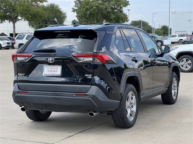 2023 Toyota RAV4 XLE photo 4