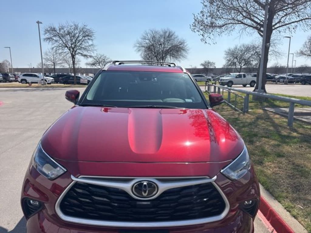 Used 2025 Toyota Highlander XLE SUV